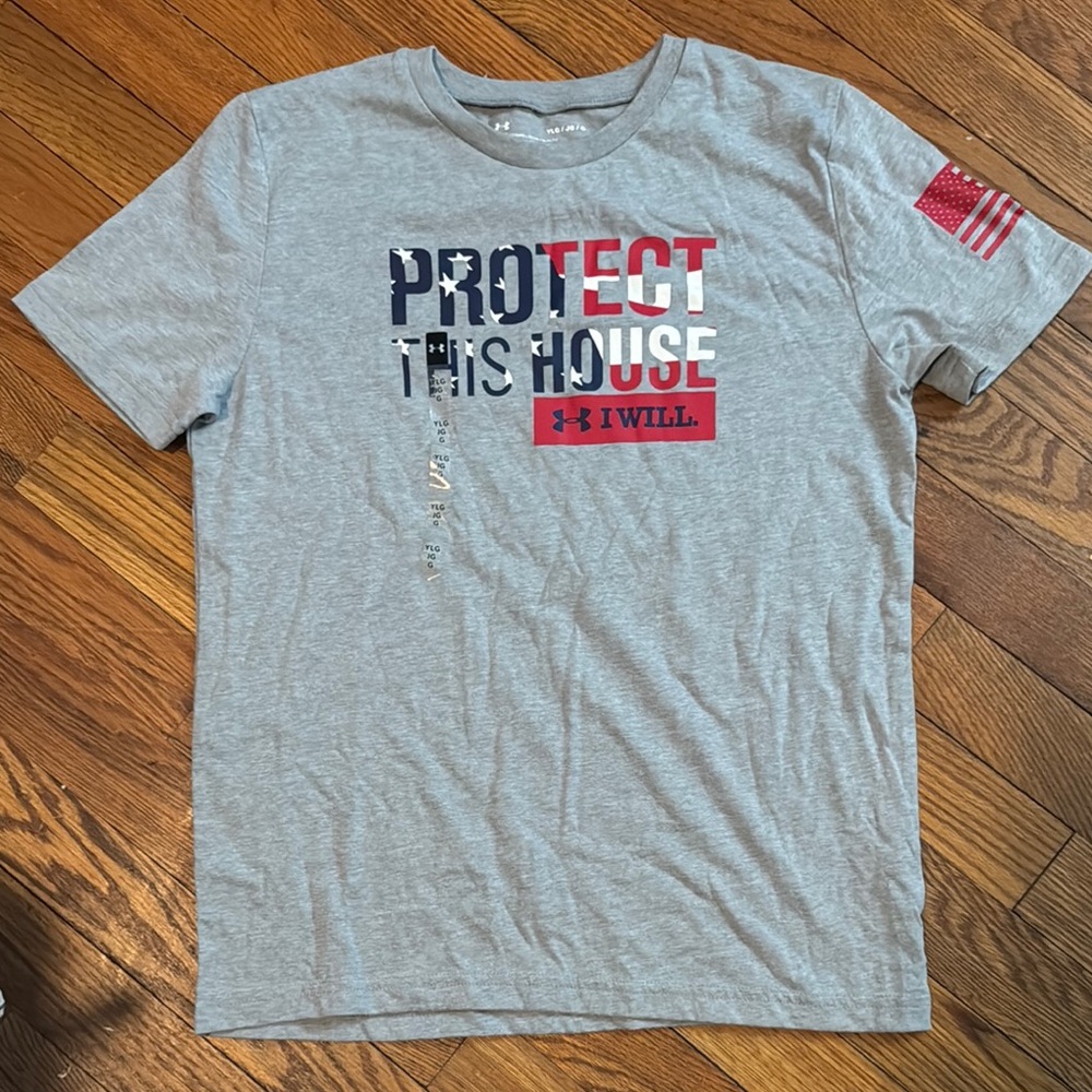 NWT! Under Armour Gray and Red Short Sleeve Tee, Boys Large